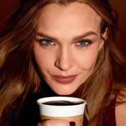 Maybelline SuperStay Matte Ink Lipstick - 260 Hazelnut Hypnotizer - Nude Lippenstift - 5 Ml -Cosmetica Serie Winkel 1200x1200 315