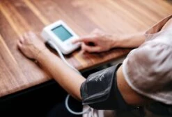 Microlife BP B3 AFIB - Bovenarm Bloeddrukmeter - Klinisch Gevalideerd - No. 1 Merk Bij Huisartsen -Cosmetica Serie Winkel 1200x819 1