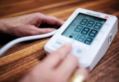 Microlife BP B3 AFIB - Bovenarm Bloeddrukmeter - Klinisch Gevalideerd - No. 1 Merk Bij Huisartsen -Cosmetica Serie Winkel 1200x819