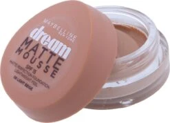 Maybelline Dream Matte Mousse Foundation - 08 Light Beige -Cosmetica Serie Winkel 1200x863 1