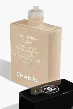 Chanel Vitalumiere Aqua Foundation - 30 Beige - SPF15 - 30 Ml 20 Chanel Vitalumiere Aqua Foundation - 30 Beige - SPF15 - 30 Ml -Cosmetica Serie Winkel 800x1200 2
