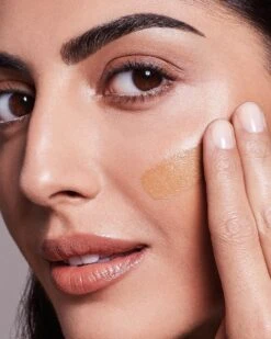 Max Factor Radiant Lift FD - 77 Golden Tan -Cosmetica Serie Winkel 960x1200 4